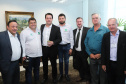 O governador Carlos Massa Ratinho Junior afirmou nesta terça-feira (25), no Palácio Iguaçu, durante o lançamento oficial do Conselho Gestor da Erva-Mate (Cogemate), que o Estado vai incentivar o desenvolvimento do cultivo da erva-mate e que o produto pode ser o propulsor de diversas iniciativas da gestão, como incentivo ao turismo, geração de emprego e industrialização da cadeia de alimentos.Foto: Rodrigo Felix Leal/ANPr