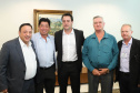 O governador Carlos Massa Ratinho Junior afirmou nesta terça-feira (25), no Palácio Iguaçu, durante o lançamento oficial do Conselho Gestor da Erva-Mate (Cogemate), que o Estado vai incentivar o desenvolvimento do cultivo da erva-mate e que o produto pode ser o propulsor de diversas iniciativas da gestão, como incentivo ao turismo, geração de emprego e industrialização da cadeia de alimentos.Foto: Rodrigo Felix Leal/ANPr
