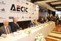 O governador Carlos Massa Ratinho Junior recebe de Nelson Hubner, presidente da AECIC, o título de Personalidade AECIC 2019.Curitiba, 01-07-19.Foto: Arnaldo Alves / ANPr.