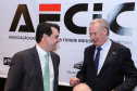 O governador Carlos Massa Ratinho Junior recebe de Nelson Hubner, presidente da AECIC, o título de Personalidade AECIC 2019.Curitiba, 01-07-19.Foto: Rodrigo Félix Leal/ANPr
