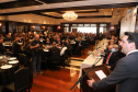 O governador Carlos Massa Ratinho Junior recebe de Nelson Hubner, presidente da AECIC, o título de Personalidade AECIC 2019.Curitiba, 01-07-19.Foto: Rodrigo Félix Leal/ANPr