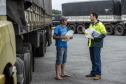 A empresa pública Portos do Paraná retomou o projeto Porto em Ação, que leva serviços gratuitos aos caminhoneiros que esperam no Pátio de Triagem do Porto de Paranaguá e passa a acontecer toda primeira segunda-feira do mês. Foto: Claudio Neves/Portos do Paraná