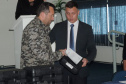 Unidades prisionais das regiões de Ponta Grossa e Guarapuava receberam armas e rádios comunicadores digitais. A entrega faz parte de um pacote de investimentos que somam R$ 22 milhões. O objetivo é equipar e modernizar o sistema prisional do Paraná.  -  Foto: Divulgação Depen