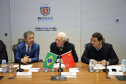 O vice-governador Darci Piana, recebe delegação chinesa, no Palácio Iguaçu. Participaram: Ceo da CCCC Chang Youngbu; presidente da CCCC no Brasil, Lin Li; presidente da Concremat, Mauro Viegas Neto; presidente da SDC do Brasil, Luo Jung; secretário de Infraestrutura e Logística, Sandro Alex; presidente da Paraná Desenvolvimento, Eduardo Bekin e o superintendente dos Portos do Paraná, Luiz Fernando Garcia.Curitiba, 08-07-19.Foto: Arnaldo Alves / ANPr.