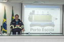 Os dez alunos vencedores do concurso de desenhos e frases do programa Porto Escola fizeram uma visita especial ao Porto de Paranaguá nesta quarta-feira (10). Os estudantes e professores ganharam um passeio de barco, kits de desenho e um quadro com a composição vencedora. A oitava edição do concurso reuniu trabalhos de 824 estudantes do 5º ano do ensino fundamental, matriculados na rede pública de ensino. Foto: Claudio Neves/Portos do Paraná