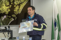 Os dez alunos vencedores do concurso de desenhos e frases do programa Porto Escola fizeram uma visita especial ao Porto de Paranaguá nesta quarta-feira (10). Os estudantes e professores ganharam um passeio de barco, kits de desenho e um quadro com a composição vencedora. A oitava edição do concurso reuniu trabalhos de 824 estudantes do 5º ano do ensino fundamental, matriculados na rede pública de ensino. Foto: Claudio Neves/Portos do Paraná