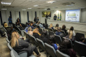 Os dez alunos vencedores do concurso de desenhos e frases do programa Porto Escola fizeram uma visita especial ao Porto de Paranaguá nesta quarta-feira (10). Os estudantes e professores ganharam um passeio de barco, kits de desenho e um quadro com a composição vencedora. A oitava edição do concurso reuniu trabalhos de 824 estudantes do 5º ano do ensino fundamental, matriculados na rede pública de ensino. Foto: Claudio Neves/Portos do Paraná
