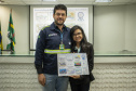 Os dez alunos vencedores do concurso de desenhos e frases do programa Porto Escola fizeram uma visita especial ao Porto de Paranaguá nesta quarta-feira (10). Os estudantes e professores ganharam um passeio de barco, kits de desenho e um quadro com a composição vencedora. A oitava edição do concurso reuniu trabalhos de 824 estudantes do 5º ano do ensino fundamental, matriculados na rede pública de ensino. Foto: Claudio Neves/Portos do Paraná