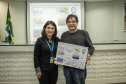 Os dez alunos vencedores do concurso de desenhos e frases do programa Porto Escola fizeram uma visita especial ao Porto de Paranaguá nesta quarta-feira (10). Os estudantes e professores ganharam um passeio de barco, kits de desenho e um quadro com a composição vencedora. A oitava edição do concurso reuniu trabalhos de 824 estudantes do 5º ano do ensino fundamental, matriculados na rede pública de ensino. Foto: Claudio Neves/Portos do Paraná