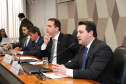 O governador Carlos Massa Ratinho Junior defendeu nesta quarta-feira (10), na Comissão Especial da Reforma da Previdência do Senado Federal, a inclusão de Estados e municípios no texto da Proposta de Emenda à Constituição (PEC) que altera as regras de aposentadoria. A matéria tramita na Câmara dos Deputados neste mês sem essa condição impositiva, defendida pela maioria dos governadores e prefeitos.Foto: Rodrigo Felix Leal/ANPr