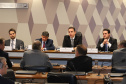 O governador Carlos Massa Ratinho Junior defendeu nesta quarta-feira (10), na Comissão Especial da Reforma da Previdência do Senado Federal, a inclusão de Estados e municípios no texto da Proposta de Emenda à Constituição (PEC) que altera as regras de aposentadoria. A matéria tramita na Câmara dos Deputados neste mês sem essa condição impositiva, defendida pela maioria dos governadores e prefeitos.Foto: Rodrigo Felix Leal/ANPr