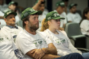 Cerca de 50 pequenos produtores rurais, da Região Centro-Sul do Estado, fizeram uma visita técnica ao Porto de Paranaguá, nesta quinta-feira (11). Os agricultores vieram de Laranjeiras do Sul, Porto Barreiro, Virmond e Nova Laranjeiras. Foto: Claudio Neves/Portos do Paraná