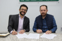 A Associação Comercial e Empresarial de Marechal Cândido Rondon (ACIMACAR) tornou-se oficialmente Correspondente da Fomento Paraná. O convênio entre as entidades foi assinado na quinta, 11, entre o diretor-presidente da instituição estadual, Heraldo Neves, e o presidente da associação, Ricardo Leites, durante uma reunião com membros da diretoria da Acimacar, na sede da associação rondonense. Foto: Fomento Paraná