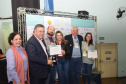 A 5ª Mostra Paranaense de Pesquisas em Saúde foi encerrada sexta-feira (12) com a cerimônia do 4º Prêmio Inova Saúde Paraná, que reuniu 500 pessoas na Universidade Filadélfia (UniFil), de Londrina, instituição que sediou o evento. Foram anunciados e premiados os 36 melhores trabalhos apresentados durante a Mostra e 14 vencedores são de servidores da Secretaria da Saúde do Paraná. Foto: Divulgação/SESA