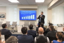 O governador Carlos Massa Ratinho Junior apresentou nesta quarta-feira (17) oportunidades que o Estado oferece a um grupo de executivos de corporações internacionais que mantêm investimentos globais. A apresentação foi na Câmara de Comércio Brasil-EUA, em Nova York, que recebeu a terceira edição do Paraná Day. Foto: Divulgação/ANPr