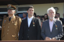 O governador em exercício Darci Piana e o chefe da Casa Civil, Guto Silva, entregaram nesta quinta-feira (19) quatro novas viaturas para reforçar as ações policiais na região de Pato Branco, no Sudoeste do Paraná