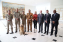 O governador em exercício Darci Piana foi escolhido pelo Instituto Boina Azul, do Rio Grande do Sul, para representar o Paraná na homenagem à Segurança Pública do Estado. A solenidade de entrega da Medalha de Grau Cavaleiro ocorreu nesta quinta-feira (18) no salão de atos do Palácio Iguaçu. Foto: José Fernando Ogura/ANPr