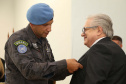 O governador em exercício Darci Piana foi escolhido pelo Instituto Boina Azul, do Rio Grande do Sul, para representar o Paraná na homenagem à Segurança Pública do Estado. A solenidade de entrega da Medalha de Grau Cavaleiro ocorreu nesta quinta-feira (18) no salão de atos do Palácio Iguaçu. Foto: José Fernando Ogura/ANPr