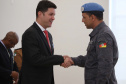 O governador em exercício Darci Piana foi escolhido pelo Instituto Boina Azul, do Rio Grande do Sul, para representar o Paraná na homenagem à Segurança Pública do Estado. A solenidade de entrega da Medalha de Grau Cavaleiro ocorreu nesta quinta-feira (18) no salão de atos do Palácio Iguaçu. Foto: José Fernando Ogura/ANPr