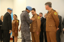O governador em exercício Darci Piana foi escolhido pelo Instituto Boina Azul, do Rio Grande do Sul, para representar o Paraná na homenagem à Segurança Pública do Estado. A solenidade de entrega da Medalha de Grau Cavaleiro ocorreu nesta quinta-feira (18) no salão de atos do Palácio Iguaçu. Foto: José Fernando Ogura/ANPr