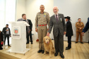 O governador em exercício Darci Piana foi escolhido pelo Instituto Boina Azul, do Rio Grande do Sul, para representar o Paraná na homenagem à Segurança Pública do Estado. A solenidade de entrega da Medalha de Grau Cavaleiro ocorreu nesta quinta-feira (18) no salão de atos do Palácio Iguaçu. Foto: José Fernando Ogura/ANPr