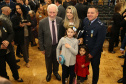O governador em exercício Darci Piana foi escolhido pelo Instituto Boina Azul, do Rio Grande do Sul, para representar o Paraná na homenagem à Segurança Pública do Estado. A solenidade de entrega da Medalha de Grau Cavaleiro ocorreu nesta quinta-feira (18) no salão de atos do Palácio Iguaçu. Foto: José Fernando Ogura/ANPr