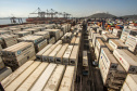 As exportações de carne porco pelo Porto de Paranaguá cresceram 58% na comparação entre o primeiro semestre de 2018 e o de 2019. Neste ano, foram 36,2 mil toneladas exportadas do produto, com receita gerada de US$ 76 milhões. De janeiro a junho do ano anterior saíram do terminal 23 mil toneladas com rumo a outros países, somando US$ 49 milhões em receita. Foto: Claudio Neves/Portos do Paraná