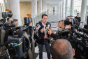 O governador Carlos Massa Ratinho Júnior dá posse a mais de 90 peritos oficiais, no Palácio Iguaçu. Os profissionais integrarão o efetivo da Polícia Científica do Paraná e, após formação, serão distribuídos no Estado, conforme a necessidade. Curitiba, 22/07/2019 -Foto: Geraldo Bubniak/ANPr