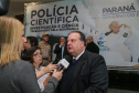 O governador Carlos Massa Ratinho Júnior dá posse a mais de 90 peritos oficiais, no Palácio Iguaçu. Os profissionais integrarão o efetivo da Polícia Científica do Paraná e, após formação, serão distribuídos no Estado, conforme a necessidade. Na foto diretor-geral da Polícia Científica, Leon Grupenmacher.
Curitiba, 22/07/2019 -Foto: Geraldo Bubniak/ANPr