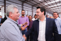 O governador Carlos Massa Ratinho Junior participou nesta terça-feira (23), em Cascavel, do evento de certificação SISBI (Sistema Brasileiro de Inspeção de Produtos de Origem Animal) para a Granja Refem, que desenvolve um projeto pioneiro no Estado de produção de ovos a partir da criação de galinhas sem gaiola. Foto: Rodrigo Felix Leal/ANPr