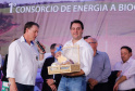 A primeira usina do Brasil de produção de biogás a partir do tratamento dos dejetos de suínos começou a funcionar no Paraná nesta quarta-feira (24), em Entre Rios do Oeste, na Região Oeste do Estado. O governador Carlos Massa Ratinho Junior inaugurou a unidade geradora cuja capacidade total é de 480 KW, transformando por dia 215 toneladas de um agente poluidor em energia limpa. Foto: Rodrigo Felix Leal/ANPr