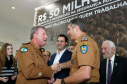 O governador Carlos Massa Ratinho Junior autorizou 1.582 promoções e progressões de servidores Segurança Pública do Paraná. Em solenidade realizada nesta quarta-feira (24), no Palácio Iguaçu, Ratinho Junior assinou despacho governamental de promoção de 75 oficiais e praças da Polícia Militar e Corpo de Bombeiros. Foto: Rodrigo Felix Leal/ANPr