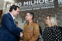 O governador Carlos Massa Ratinho Junior autorizou 1.582 promoções e progressões de servidores Segurança Pública do Paraná. Em solenidade realizada nesta quarta-feira (24), no Palácio Iguaçu, Ratinho Junior assinou despacho governamental de promoção de 75 oficiais e praças da Polícia Militar e Corpo de Bombeiros. Foto: Rodrigo Felix Leal/ANPr