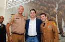 O governador Carlos Massa Ratinho Junior autorizou 1.582 promoções e progressões de servidores Segurança Pública do Paraná. Em solenidade realizada nesta quarta-feira (24), no Palácio Iguaçu, Ratinho Junior assinou despacho governamental de promoção de 75 oficiais e praças da Polícia Militar e Corpo de Bombeiros. Foto: Rodrigo Felix Leal/ANPr