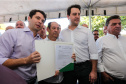 Pavimentação de ruas, melhoria em quadras poliesportivas, revitalização de praça, construção de barracões industriais e compra de equipamentos rodoviários são os principais investimentos que 15 municípios da região Norte do Paraná farão com apoio do Governo do Estado
