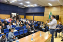 Equipe da Secretaria de Estado do Desenvolvimento Sustentável e do Turismo se reuniu hoje (25), em Toledo, com prefeitos e lideranças da região Oeste para discutir a implantação do Consórcio Intermunicipal para Gestão e Tratamento de Resíduos Urbanos do Oeste do Paraná. A reunião aconteceu no auditório Acary de Oliveira, na sede da Prefeitura. Foto: Denis Ferreira Netto/SEDEST