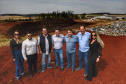 Equipe da Secretaria de Estado do Desenvolvimento Sustentável e do Turismo se reuniu hoje (25), em Toledo, com prefeitos e lideranças da região Oeste para discutir a implantação do Consórcio Intermunicipal para Gestão e Tratamento de Resíduos Urbanos do Oeste do Paraná. A reunião aconteceu no auditório Acary de Oliveira, na sede da Prefeitura. Foto: Denis Ferreira Netto/SEDEST