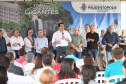 Quarenta e nove famílias de Prudentópolis, na região Centro-Sul do Paraná, receberam as chaves da casa própria nesta quinta-feira (25). As moradias foram entregues pelo governador Carlos Massa Ratinho Junior em evento com as famílias, com o prefeito Adelmo Luiz Klosowski, o presidente da Cohapar, Jorge Lange, e lideranças da região. Foto: José Fernando Ogura/ANPr