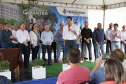 Quarenta e nove famílias de Prudentópolis, na região Centro-Sul do Paraná, receberam as chaves da casa própria nesta quinta-feira (25). As moradias foram entregues pelo governador Carlos Massa Ratinho Junior em evento com as famílias, com o prefeito Adelmo Luiz Klosowski, o presidente da Cohapar, Jorge Lange, e lideranças da região. Foto: José Fernando Ogura/ANPr