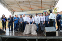 O governador Carlos Massa Ratinho Junior e o prefeito Miguel Amaral inauguraram mais uma unidade do projeto Meu Campinho. O governador também assinou a ordem de serviço para dar início à construção de uma unidade de saúde no mesmo bairro, em frente ao Meu Campinho.
Além disso, foram entregues licitações e homologações de projetos que somam R$ 1,75 milhão em investimentos, nos municípios de Ivaiporã, Reserva e Roncador. Ivaiporã, 26/07/2019 -Foto: Geraldo Bubniak/ANPr