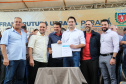 O governador Carlos Massa Ratinho Junior e o prefeito Miguel Amaral inauguraram mais uma unidade do projeto Meu Campinho. O governador também assinou a ordem de serviço para dar início à construção de uma unidade de saúde no mesmo bairro, em frente ao Meu Campinho.
Além disso, foram entregues licitações e homologações de projetos que somam R$ 1,75 milhão em investimentos, nos municípios de Ivaiporã, Reserva e Roncador. Ivaiporã, 26/07/2019 -Foto: Geraldo Bubniak/ANPr