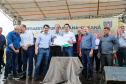 O governador Carlos Massa Ratinho Junior e o prefeito Miguel Amaral inauguraram mais uma unidade do projeto Meu Campinho. O governador também assinou a ordem de serviço para dar início à construção de uma unidade de saúde no mesmo bairro, em frente ao Meu Campinho.
Além disso, foram entregues licitações e homologações de projetos que somam R$ 1,75 milhão em investimentos, nos municípios de Ivaiporã, Reserva e Roncador. Ivaiporã, 26/07/2019 -Foto: Geraldo Bubniak/ANPr