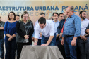 O governador Carlos Massa Ratinho Junior e o prefeito Miguel Amaral inauguraram mais uma unidade do projeto Meu Campinho. O governador também assinou a ordem de serviço para dar início à construção de uma unidade de saúde no mesmo bairro, em frente ao Meu Campinho.
Além disso, foram entregues licitações e homologações de projetos que somam R$ 1,75 milhão em investimentos, nos municípios de Ivaiporã, Reserva e Roncador. Ivaiporã, 26/07/2019 -Foto: Geraldo Bubniak/ANPr