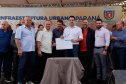 O governador Carlos Massa Ratinho Junior e o prefeito Miguel Amaral inauguraram mais uma unidade do projeto Meu Campinho