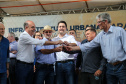 Investimentos do Governo do Estado reforçam o apoio à produção agrícola em Ivaiporã, no Vale do Ivaí (Norte do Paraná). Nesta quinta-feira (26) o governador Carlos Massa Ratinho Junior inaugurou obra de pavimentação de estrada rural e fez a entrega de equipamentos para agricultura, beneficiando 1.350 famílias. O volume de recursos chega a R$ 1,1 milhão.  Ivaiporã, 26/07/2019 -Foto: Geraldo Bubniak/ANPr