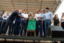 Investimentos do Governo do Estado reforçam o apoio à produção agrícola em Ivaiporã, no Vale do Ivaí (Norte do Paraná). Nesta quinta-feira (26) o governador Carlos Massa Ratinho Junior inaugurou obra de pavimentação de estrada rural e fez a entrega de equipamentos para agricultura, beneficiando 1.350 famílias. O volume de recursos chega a R$ 1,1 milhão.  Ivaiporã, 26/07/2019 -Foto: Geraldo Bubniak/ANPr