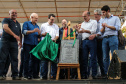 Investimentos do Governo do Estado reforçam o apoio à produção agrícola em Ivaiporã, no Vale do Ivaí (Norte do Paraná). Nesta quinta-feira (26) o governador Carlos Massa Ratinho Junior inaugurou obra de pavimentação de estrada rural e fez a entrega de equipamentos para agricultura, beneficiando 1.350 famílias. O volume de recursos chega a R$ 1,1 milhão.  Ivaiporã, 26/07/2019 -Foto: Geraldo Bubniak/ANPr