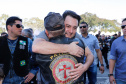 O governador Carlos Massa Ratinho Junior disse neste sábado (27) que o Governo do Paraná prepara, em parceria com motociclistas, uma agenda turística robusta para integrar ainda mais os clubes e potencializar as viagens ao encontro das belezas naturais do Estado. Ele participou das comemorações da 1ª Moto União, no Palácio Iguaçu, evento idealizado pelo Departamento de Trânsito do Paraná (Detran-PR) que passa a fazer parte do calendário estadual em razão do Dia do Motociclista.