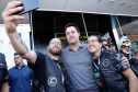 O governador Carlos Massa Ratinho Junior disse neste sábado (27) que o Governo do Paraná prepara, em parceria com motociclistas, uma agenda turística robusta para integrar ainda mais os clubes e potencializar as viagens ao encontro das belezas naturais do Estado. Ele participou das comemorações da 1ª Moto União, no Palácio Iguaçu, evento idealizado pelo Departamento de Trânsito do Paraná (Detran-PR) que passa a fazer parte do calendário estadual em razão do Dia do Motociclista.