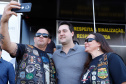 O governador Carlos Massa Ratinho Junior disse neste sábado (27) que o Governo do Paraná prepara, em parceria com motociclistas, uma agenda turística robusta para integrar ainda mais os clubes e potencializar as viagens ao encontro das belezas naturais do Estado. Ele participou das comemorações da 1ª Moto União, no Palácio Iguaçu, evento idealizado pelo Departamento de Trânsito do Paraná (Detran-PR) que passa a fazer parte do calendário estadual em razão do Dia do Motociclista.